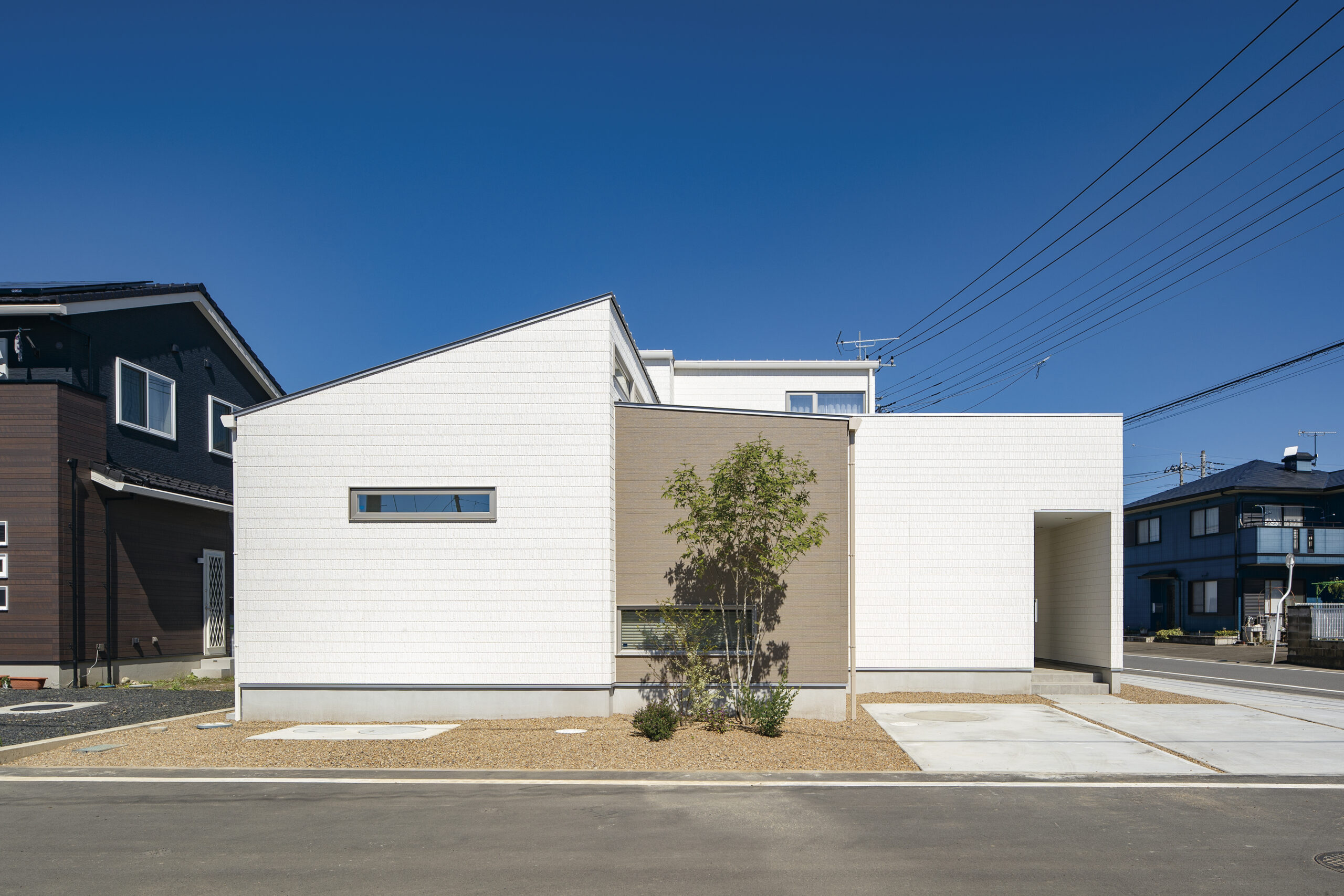 ホワイト×ベージュの外壁が美しい平屋