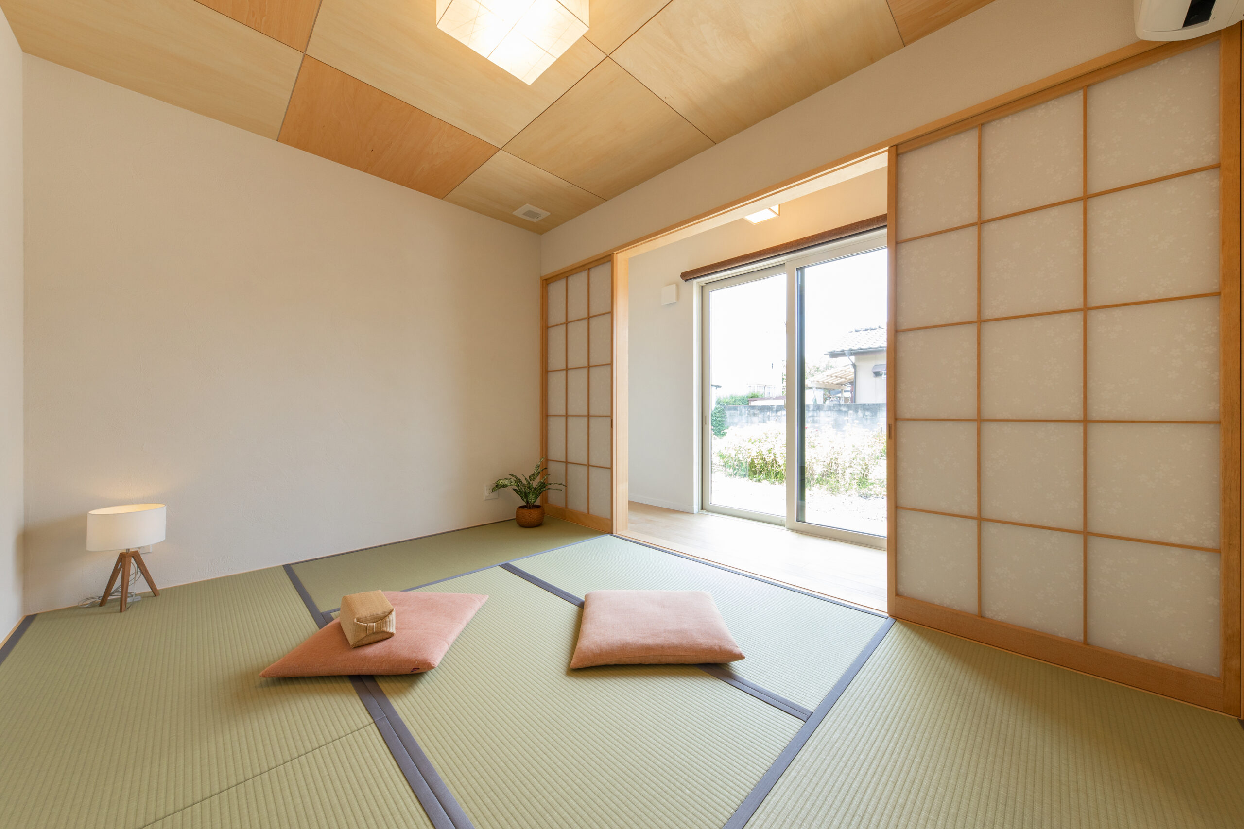 広縁のある安らぐ和室