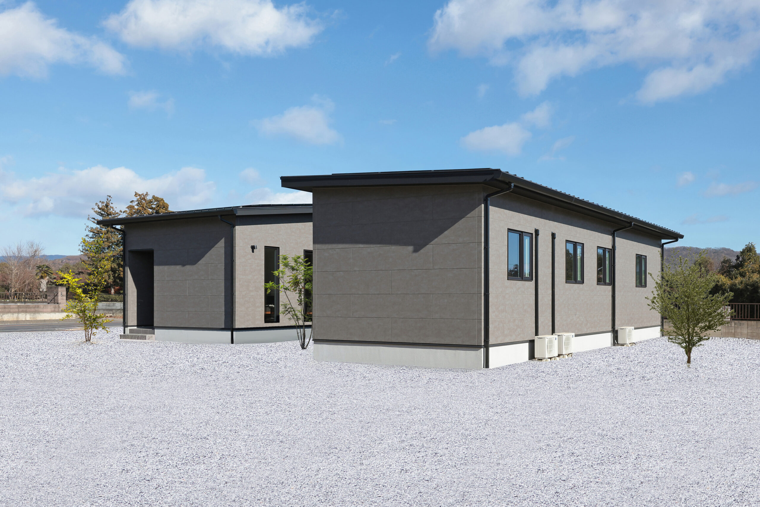 シックな平屋の外観