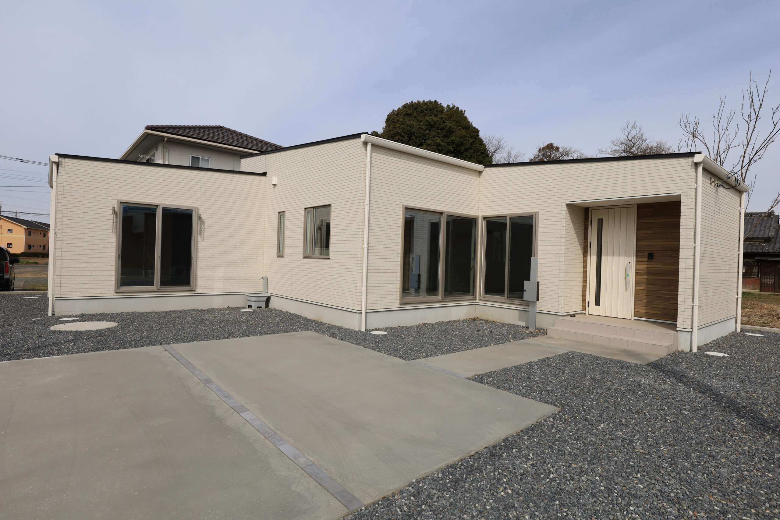 構造・素材からこだわり抜いた平屋で自然光あふれる明るい暮らしが叶います。