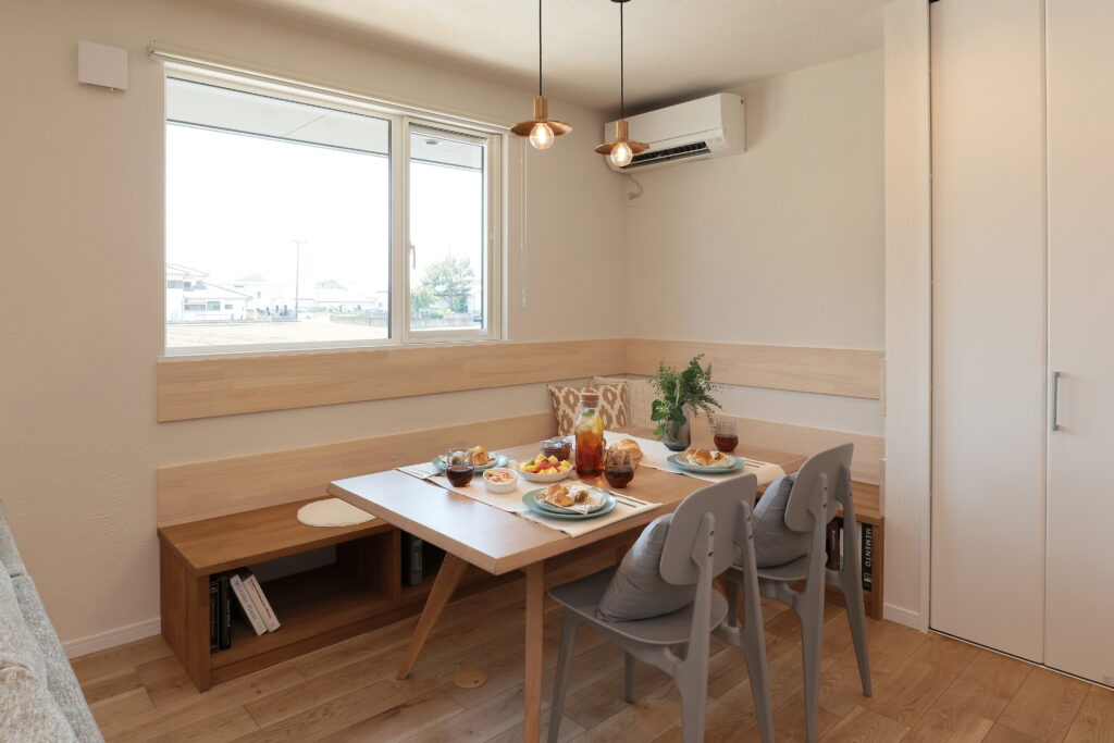 造作ベンチ兼本棚