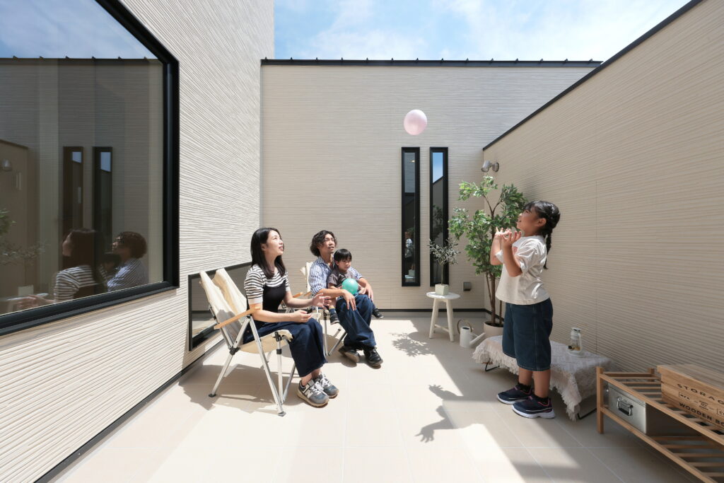 中庭×吹き抜けのある空間 様々な用途で使用可能な中庭