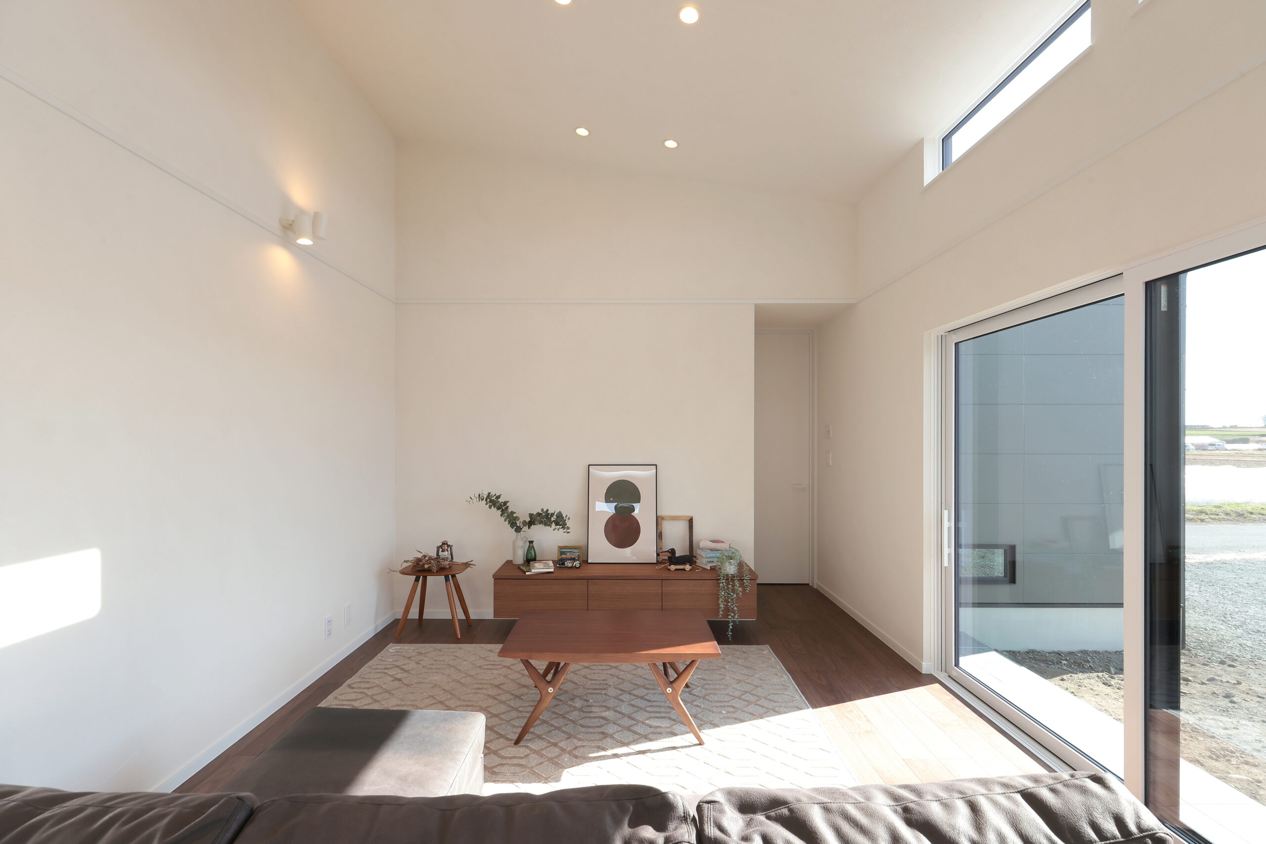 自然光が差し込むリビング