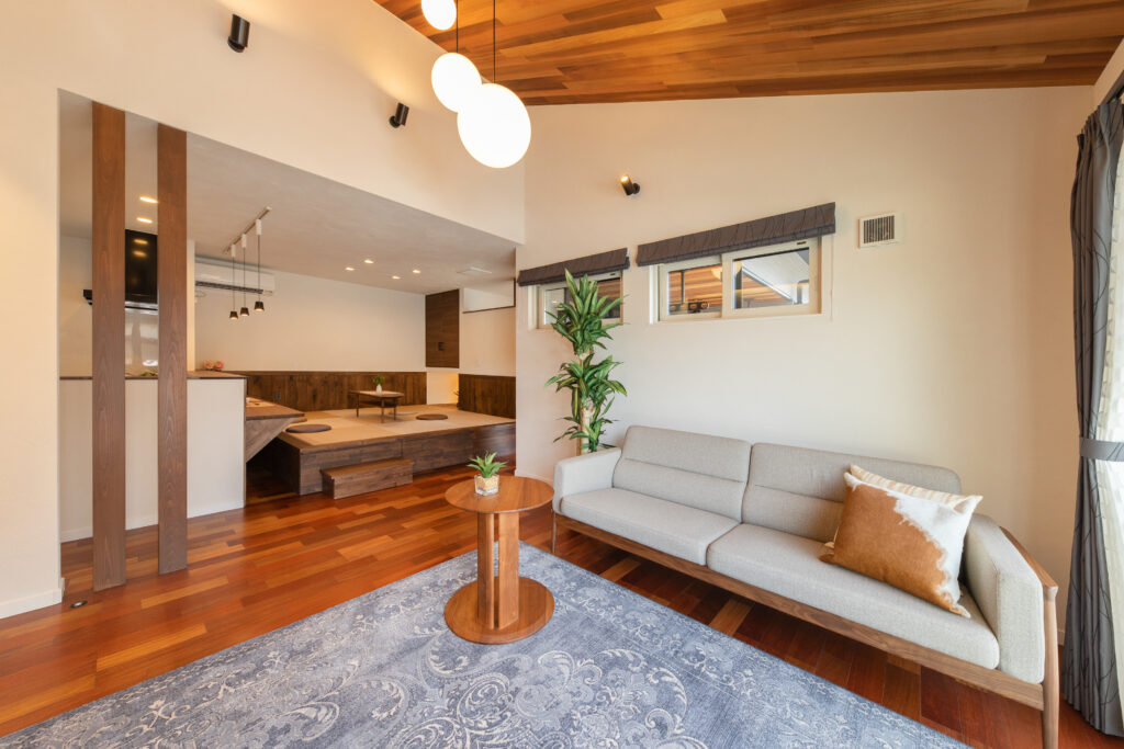 板張り天井の和室