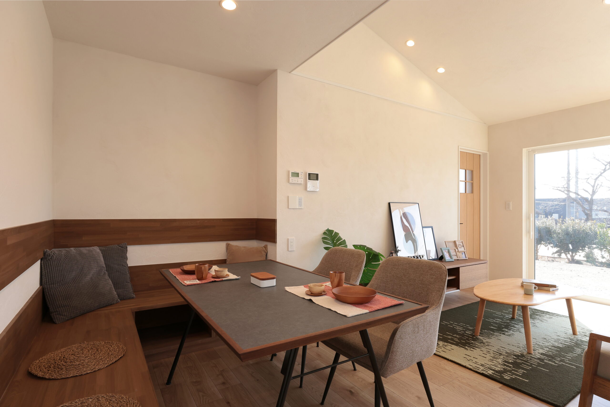 コーナーを活かしたダイニング