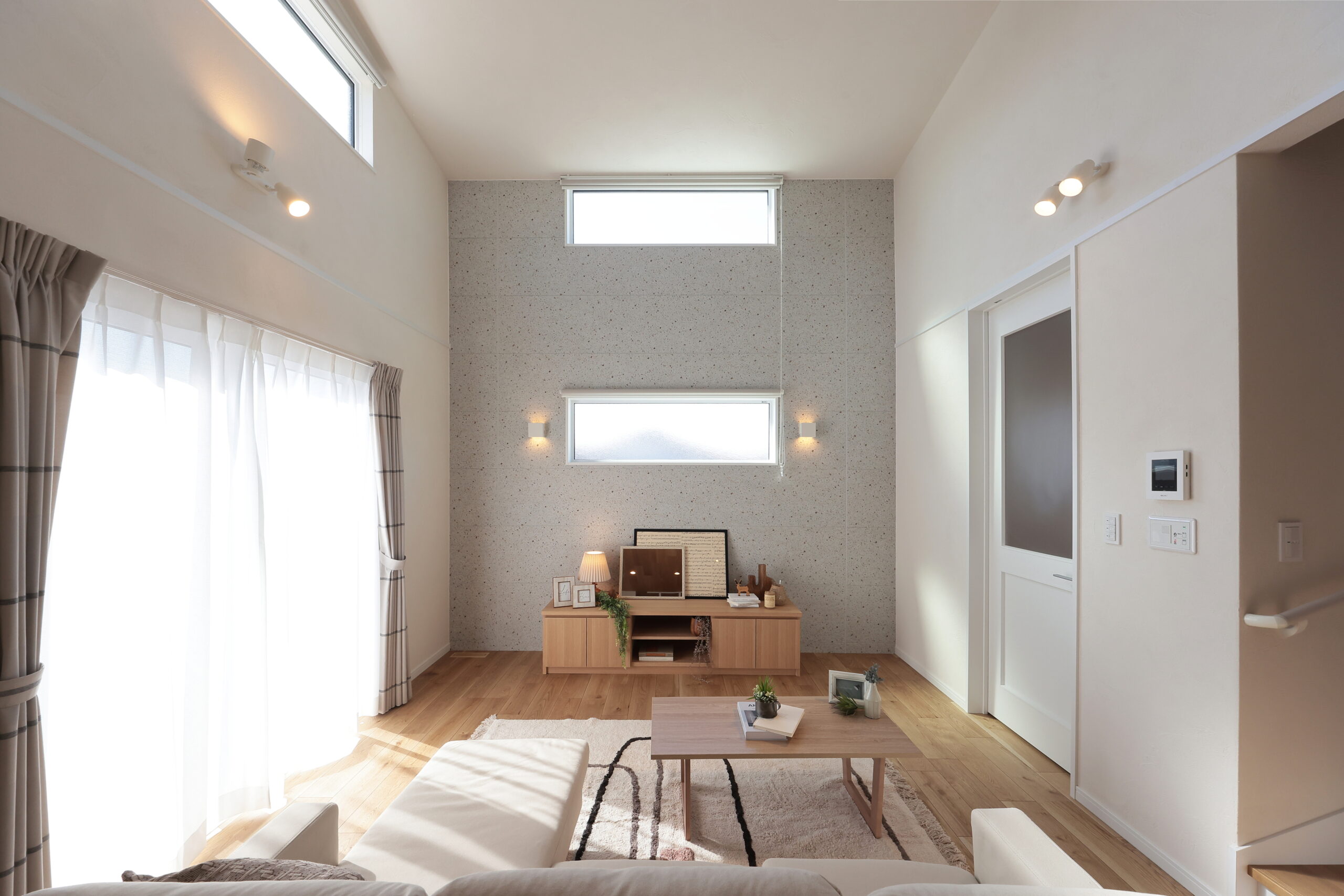 こだわりの素材を採用したリビング空間