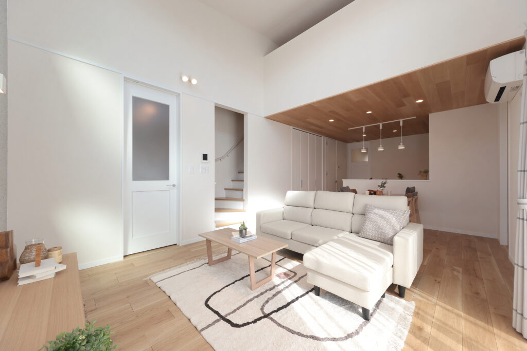 空間にあたたかみを感じるやさしい雰囲気の平屋