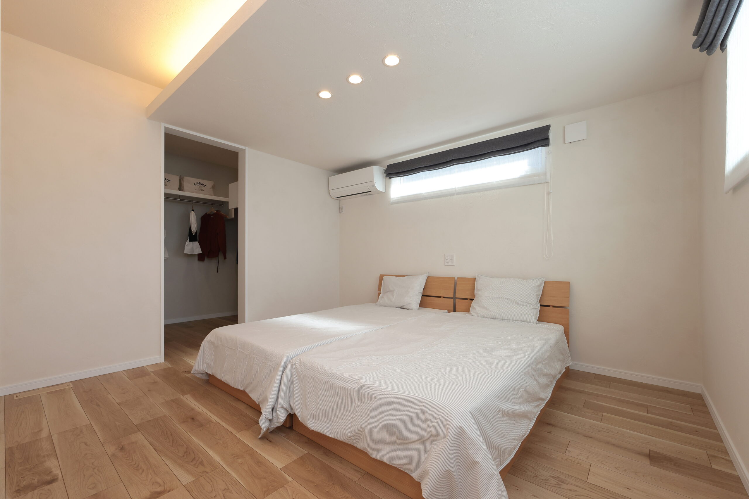 間接照明がある寝室