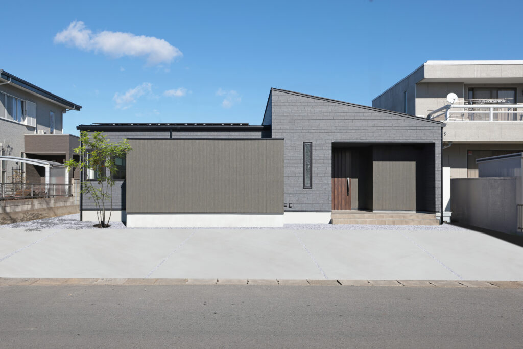 勾配天井のある平屋