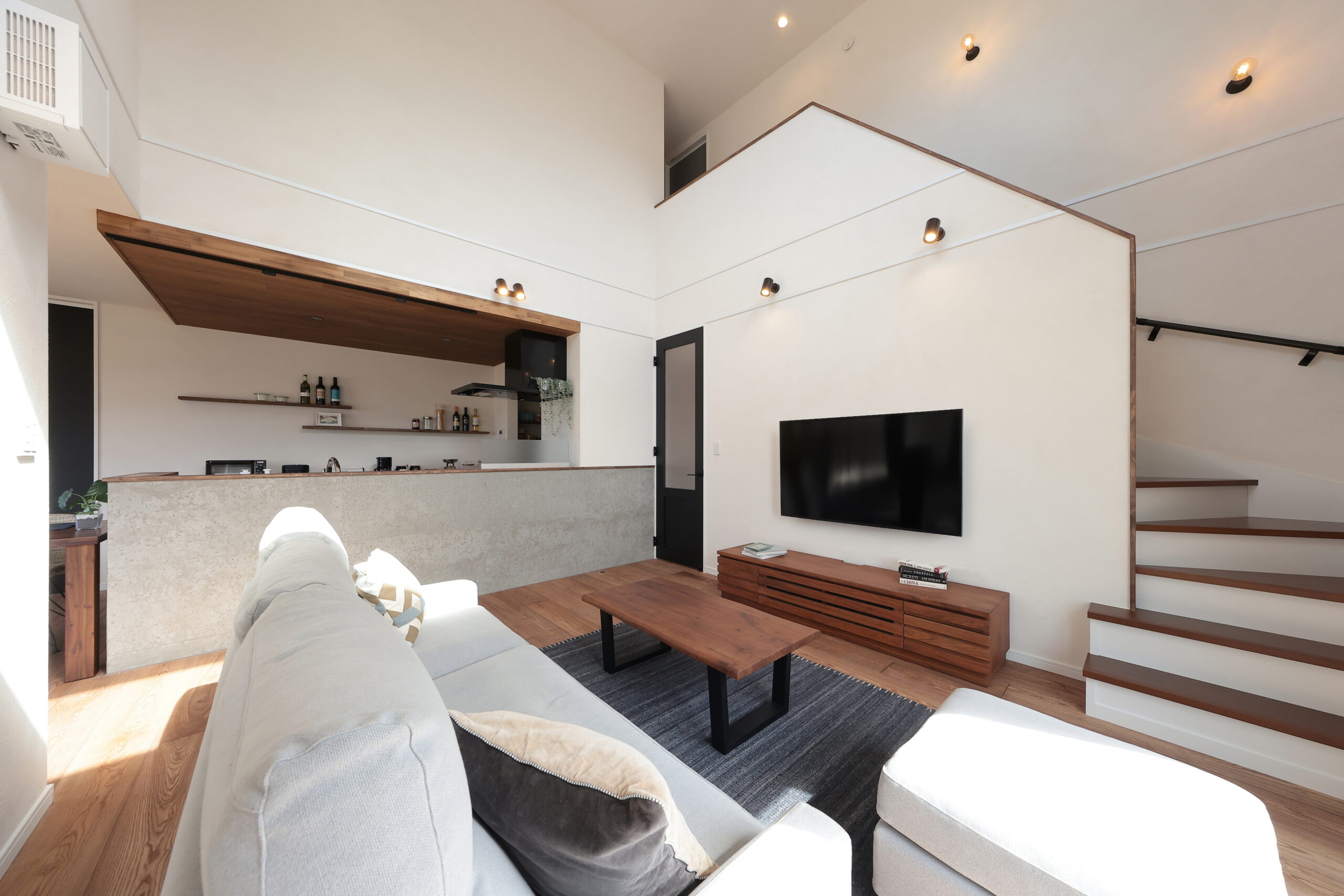 吹き抜けリビングが心地よいLDK