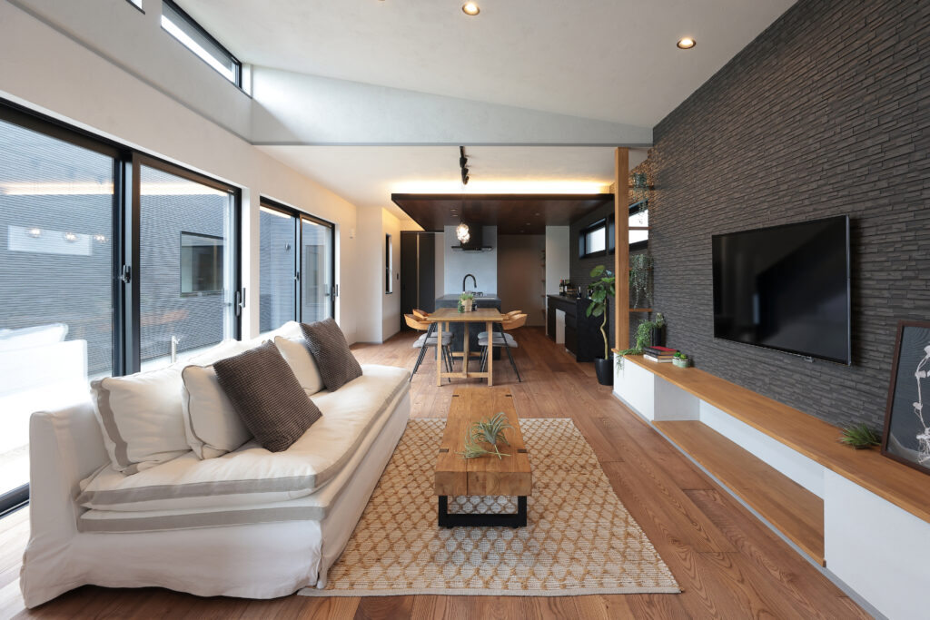 勾配天井の広々LDK