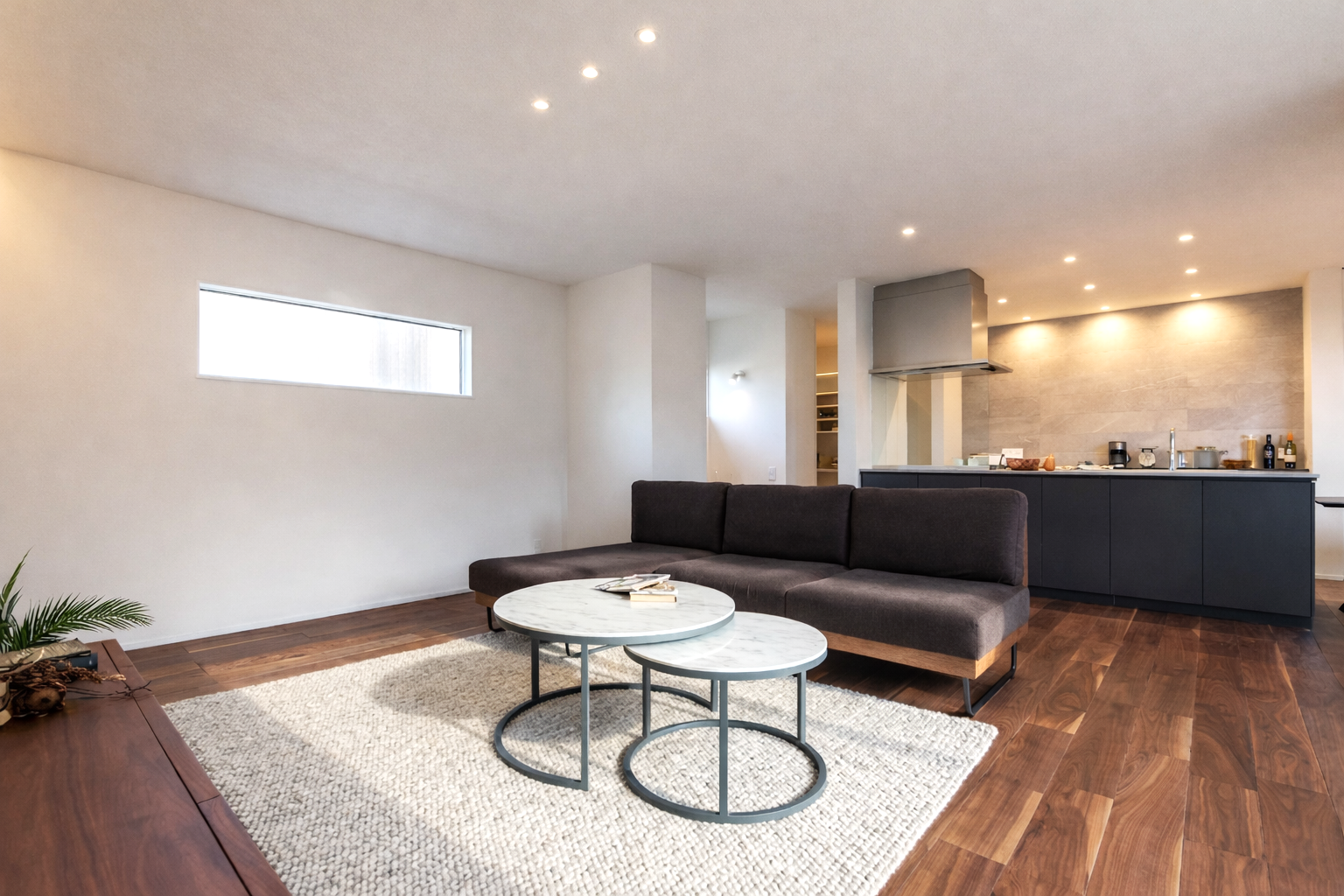 光が差し込む明るいLDK