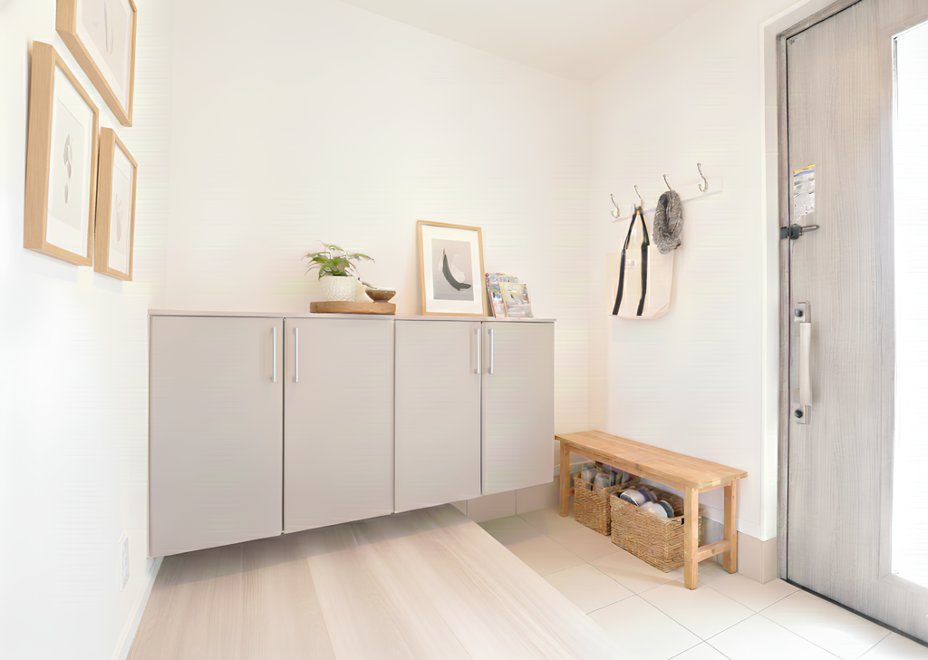 ホワイト系でまとめた玄関