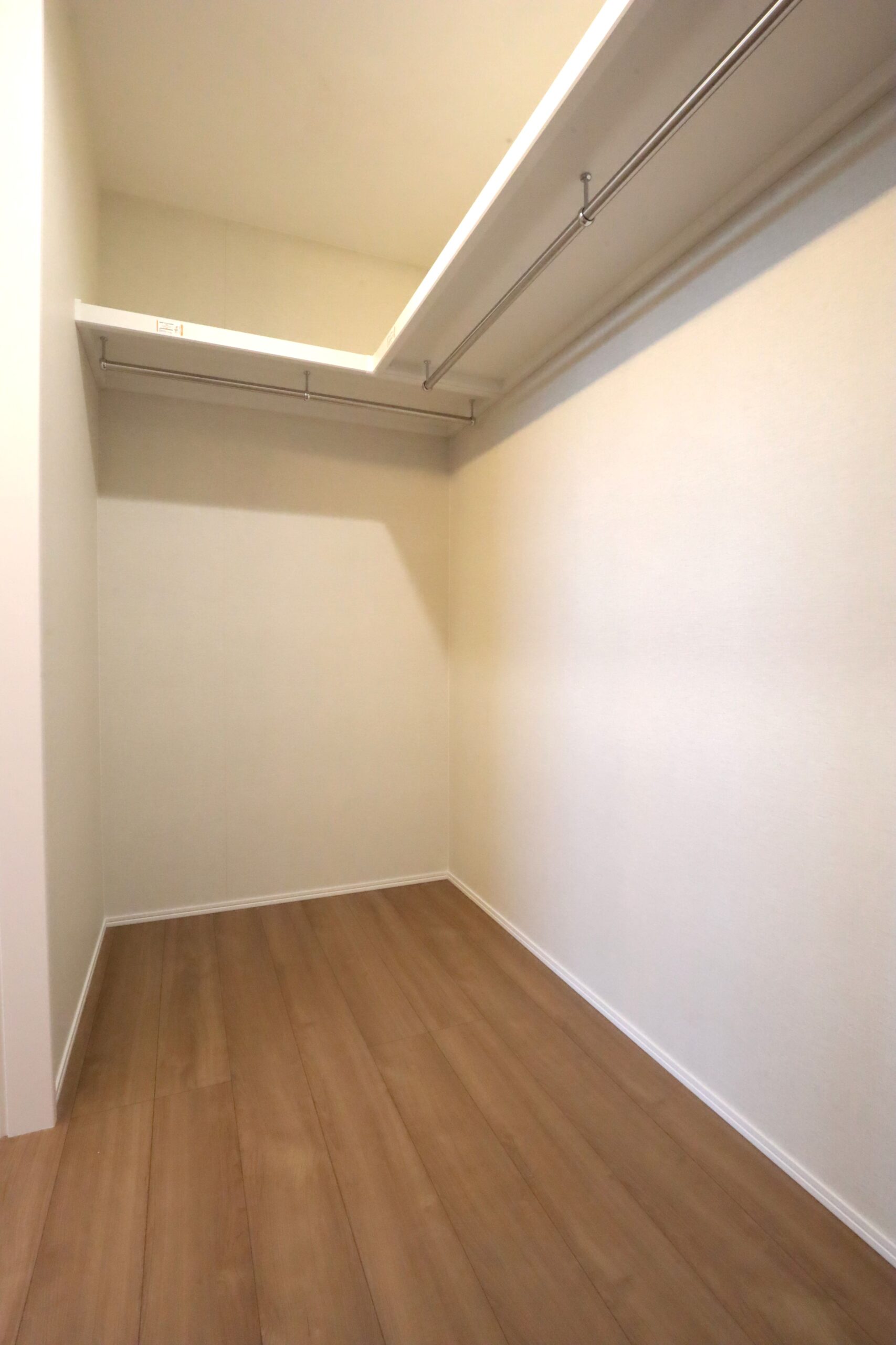 たっぷり収納できる広さ。お持ちのタンス等も置けます。