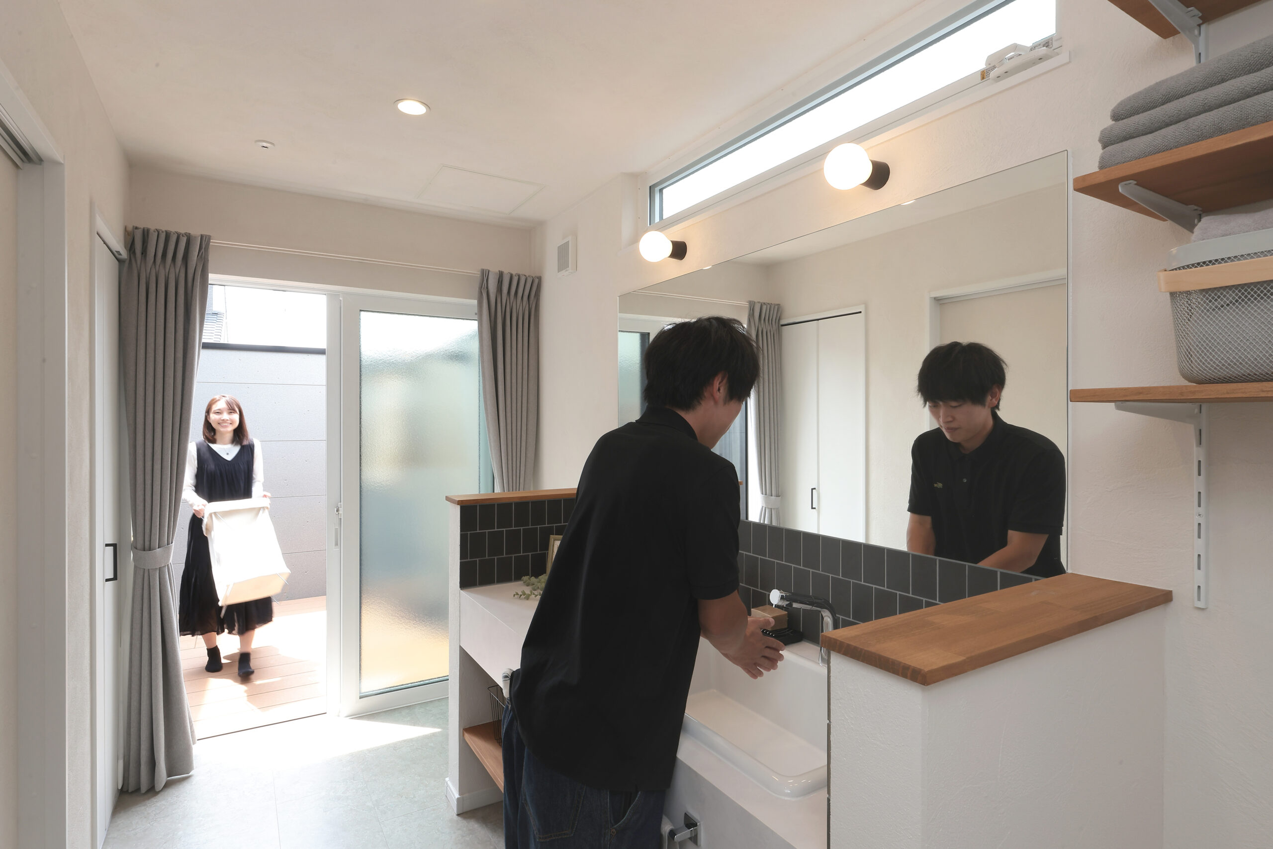 中庭につながる脱衣室
